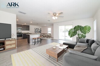 325 Kensington View Dr in Winter Haven, FL - Building Photo - Building Photo