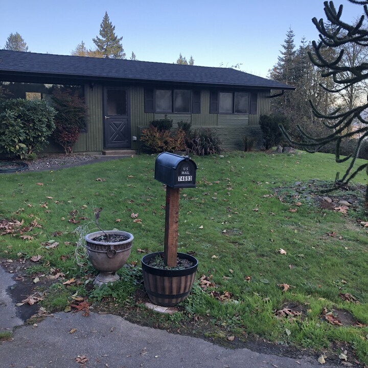 74693 Hale Ln in Rainier, OR - Building Photo