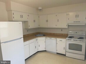 615 Silver Ct in Hamilton Township, NJ - Building Photo - Building Photo