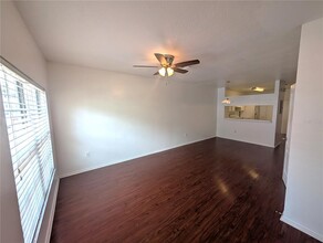 2327 Lake Woodberry Cir in Brandon, FL - Building Photo - Building Photo