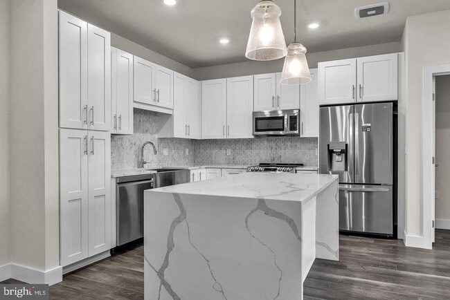 1761 Old Meadow Rd in Tysons, VA - Building Photo - Building Photo