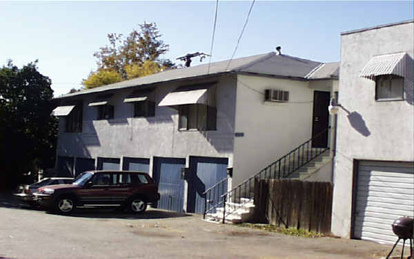 818 E Sacramento St in Altadena, CA - Building Photo