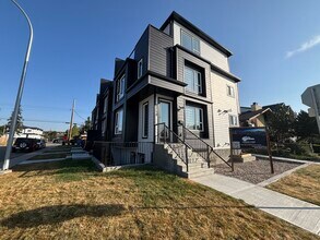4705 81 St NW in Calgary, AB - Building Photo - Building Photo
