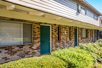 Cambridge Townhomes Apartments in Vancouver, WA - Building Photo - Building Photo