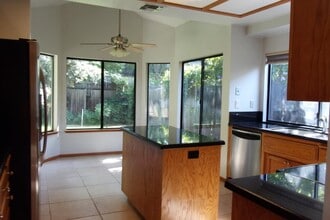 3185 W Spruce Ave in Fresno, CA - Building Photo - Building Photo