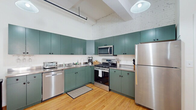 9 Austin St, Unit Stanhope St in Boston, MA - Building Photo - Building Photo