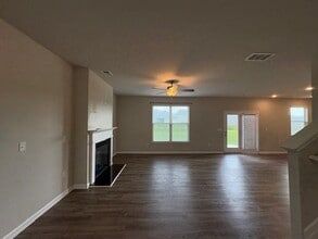 100 Cornwell Wy in Calhoun, GA - Building Photo - Building Photo
