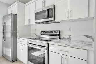 2421 SW 103rd Way in Miramar, FL - Building Photo - Building Photo