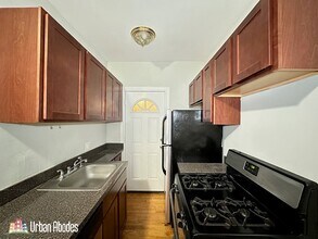 3721 N Pine Grove Ave, Unit M03H in Chicago, IL - Building Photo - Building Photo