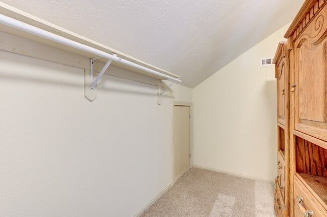 property at 122 Vieux Carre Dr