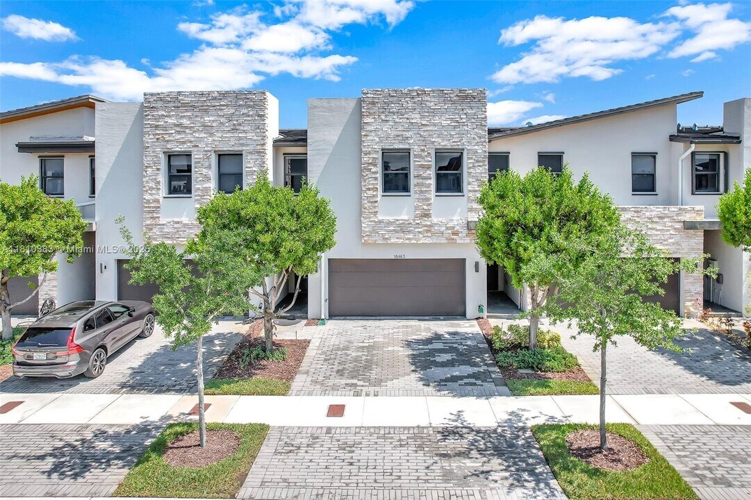 10463 NW 79th St in Doral, FL - Building Photo