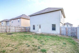 2223 Fishing Tr in San Antonio, TX - Building Photo - Building Photo