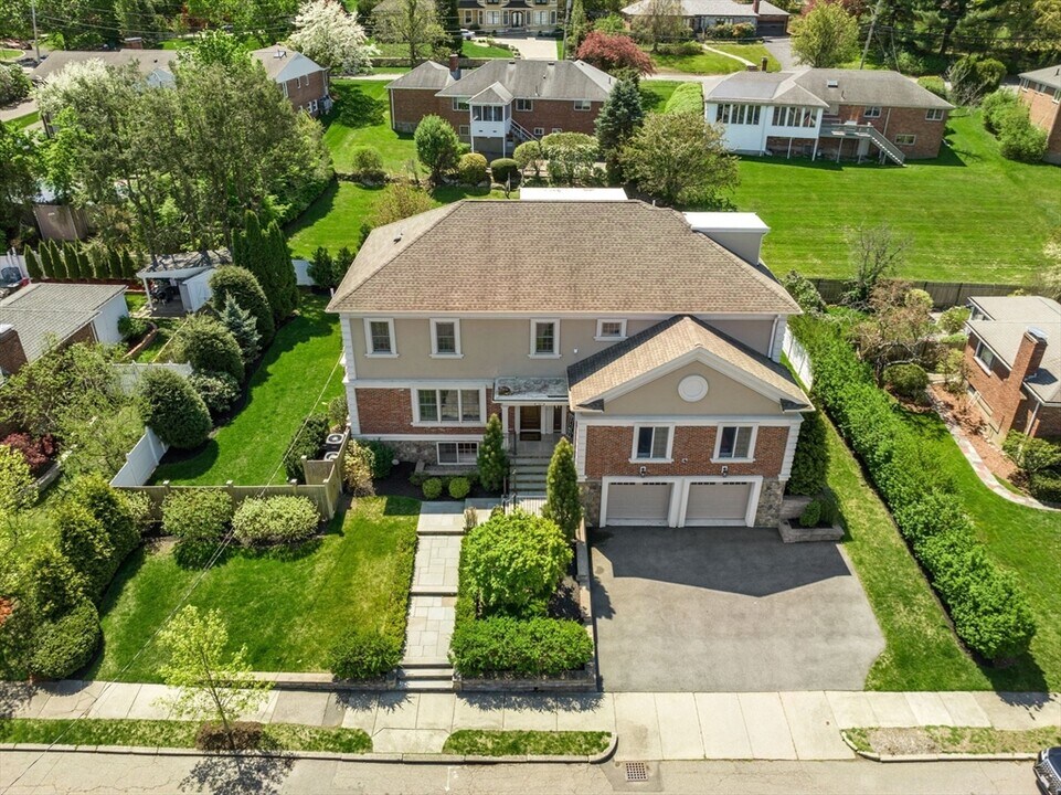 31 Donna Rd in Newton, MA - Building Photo