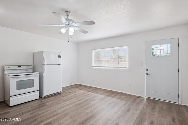 2525 E Willetta St in Phoenix, AZ - Foto de edificio - Building Photo