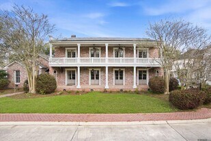 926 Crown Alley in Baton Rouge, LA - Building Photo