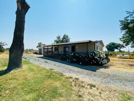 21616 Thornton Rd in Lodi, CA - Building Photo