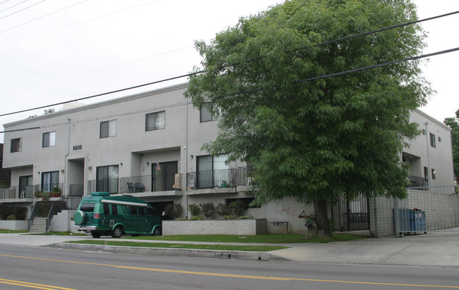 6606 Hazeltine Ave in Van Nuys, CA - Building Photo - Building Photo