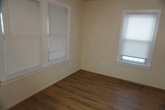 217 Center St in Dundalk, MD - Foto de edificio - Building Photo