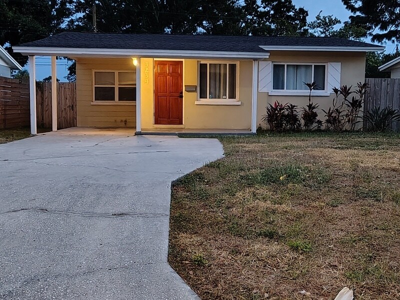 3234 35th Ave N in St. Petersburg, FL - Building Photo