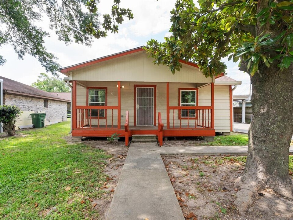 954 Ringold St in Houston, TX - Building Photo
