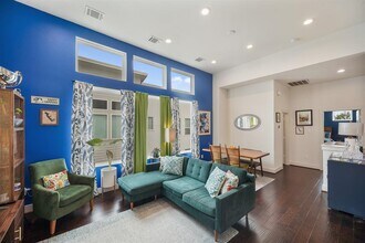 2210 Lou Ellen Ln in Houston, TX - Building Photo - Building Photo