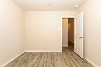 2097 Oakwood Forest Dr in Bryan, TX - Building Photo - Building Photo