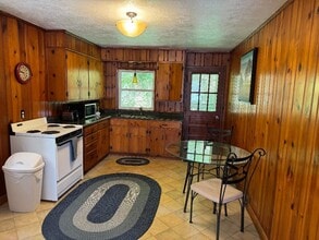 889 S Park Rd in Charleston, WV - Building Photo - Building Photo