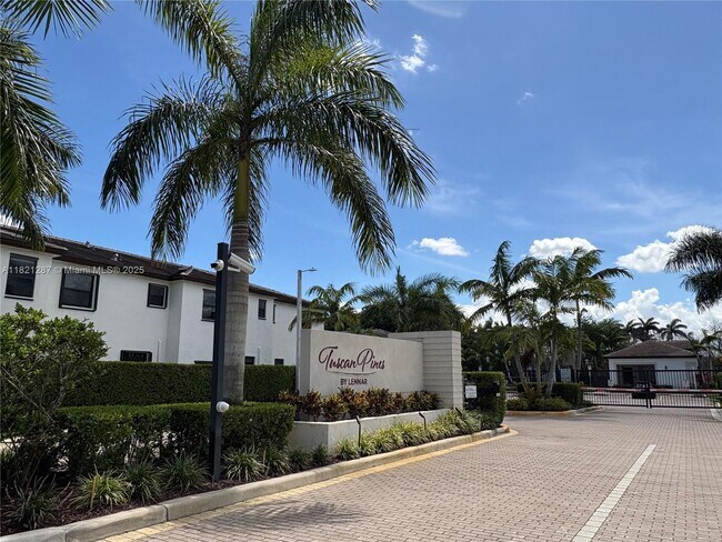 152 SW 185th Way in Pembroke Pines, FL - Building Photo - Building Photo