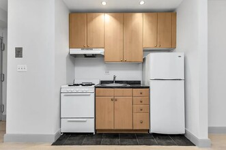 406 W 48th St in New York, NY - Building Photo - Building Photo