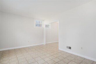412 Bellevue Ave in Newport, RI - Building Photo - Building Photo