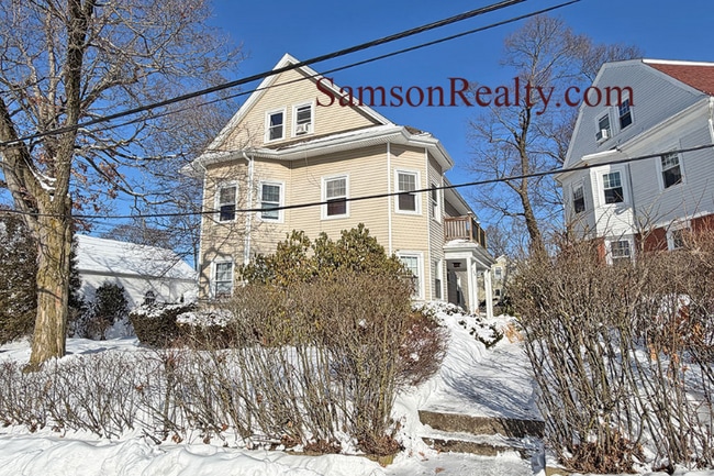 135 Glenwood Ave, Unit 2 in Pawtucket, RI - Building Photo - Building Photo