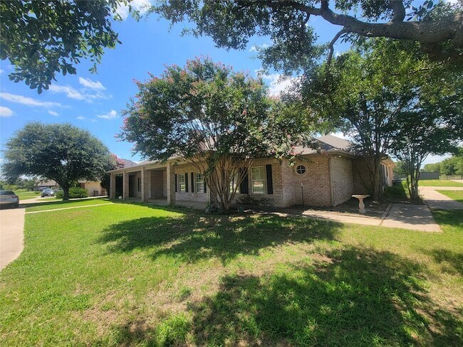 2525 Colt Ln in Crowley, TX - Foto de edificio - Building Photo