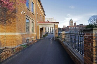 24 S River St, Unit 3rd Floor in Wilkes-Barre, PA - Building Photo - Building Photo