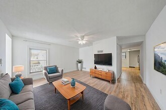 361 Locust St, Unit 4 in Valparaiso, IN - Foto de edificio - Building Photo