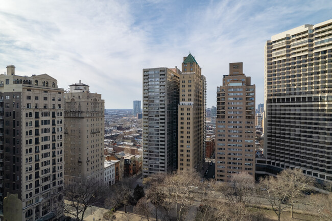 1900 Rittenhouse Sq in Philadelphia, PA - Building Photo - Building Photo