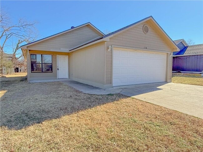 1214 NE Monroe St in Bentonville, AR - Building Photo - Building Photo