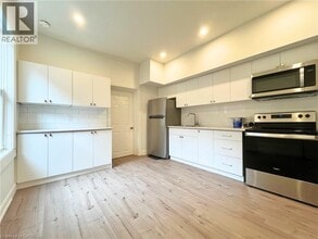 24 Cayuga St in Brantford, ON - Building Photo - Building Photo