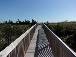 561 Dune Rd in Westhampton Beach, NY - Building Photo - Building Photo