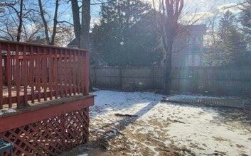 138 Draper St, Unit Left side in Springfield, MA - Foto de edificio - Building Photo