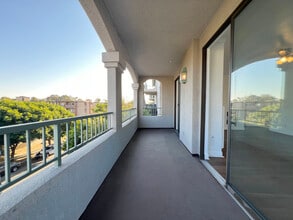 555 Maine Ave, Unit 304 in Long Beach, CA - Foto de edificio - Building Photo