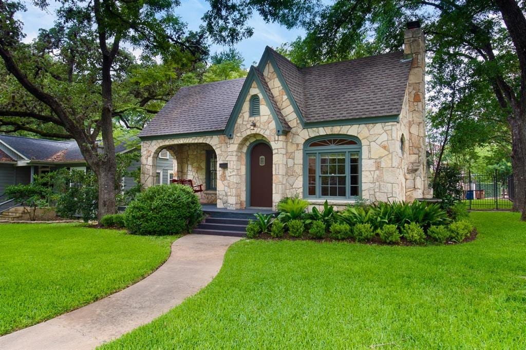 2108 Robinhood Trail in Austin, TX - Foto de edificio