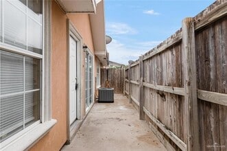 2604 Ringold Cir, Unit 1 in Edinburg, TX - Foto de edificio - Building Photo