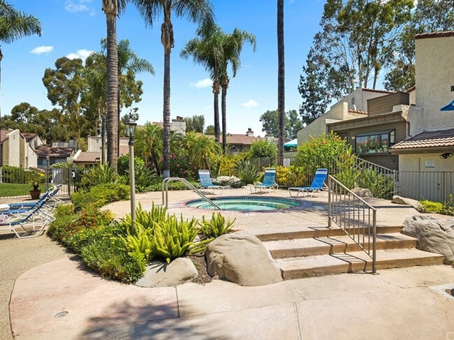 21500 Califa St, Unit 96 in Woodland Hills, CA - Foto de edificio - Building Photo