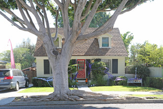 2004 Oak St in Santa Monica, CA - Building Photo - Building Photo