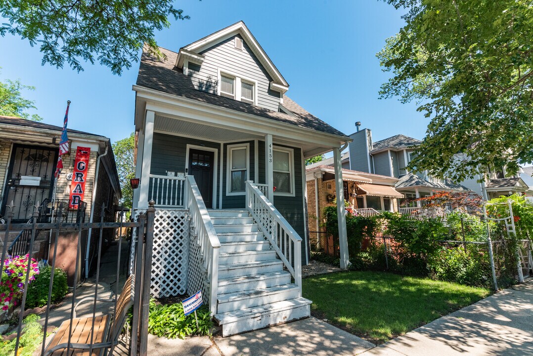 4153 N Whipple St in Chicago, IL - Foto de edificio