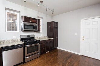 2348 W Moffat St, Unit 1F in Chicago, IL - Building Photo - Building Photo