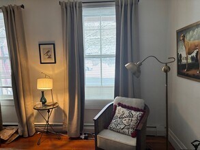 552 Columbia St, Unit 1 B in Hudson, NY - Foto de edificio - Building Photo