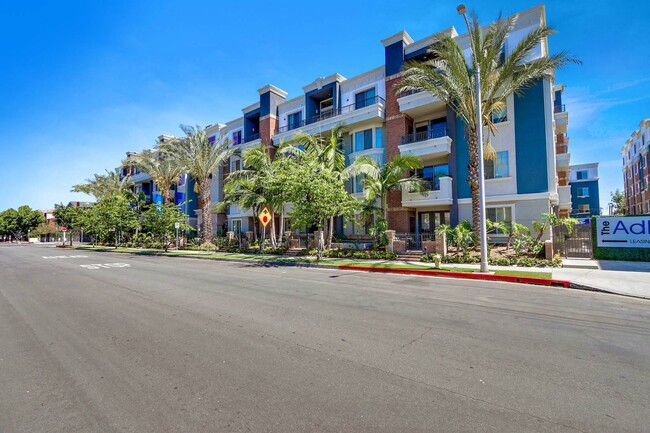 The Adler Apartments in Los Angeles, CA - Foto de edificio - Building Photo