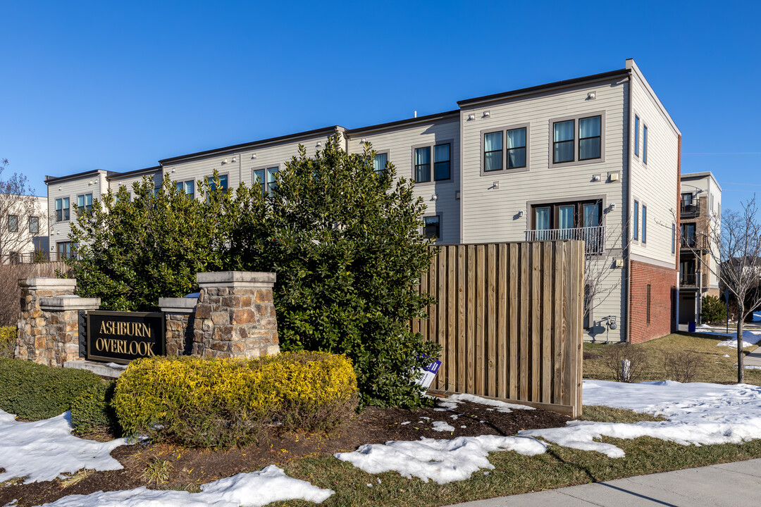 Ashburn Overlook in Ashburn, VA - Building Photo