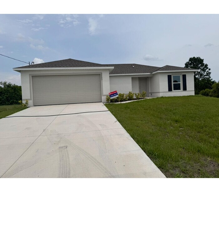 2903 Alan Ave S in Lehigh Acres, FL - Building Photo